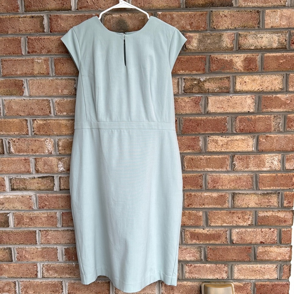 Ann Taylor mint green keyhole dress in end on end. Size 12 - Picture 4 of 10
